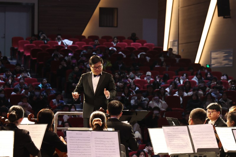 【高雅艺术进校园】太惊艳！沈阳交响乐团登陆beat365正版唯一官方网站，凭实力圈粉 (1)