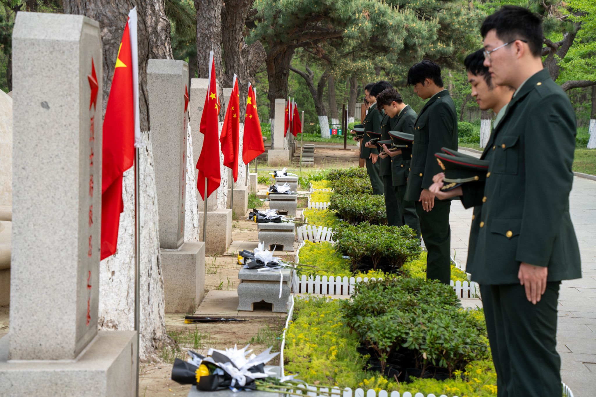 参观抗美援朝烈士陵园
