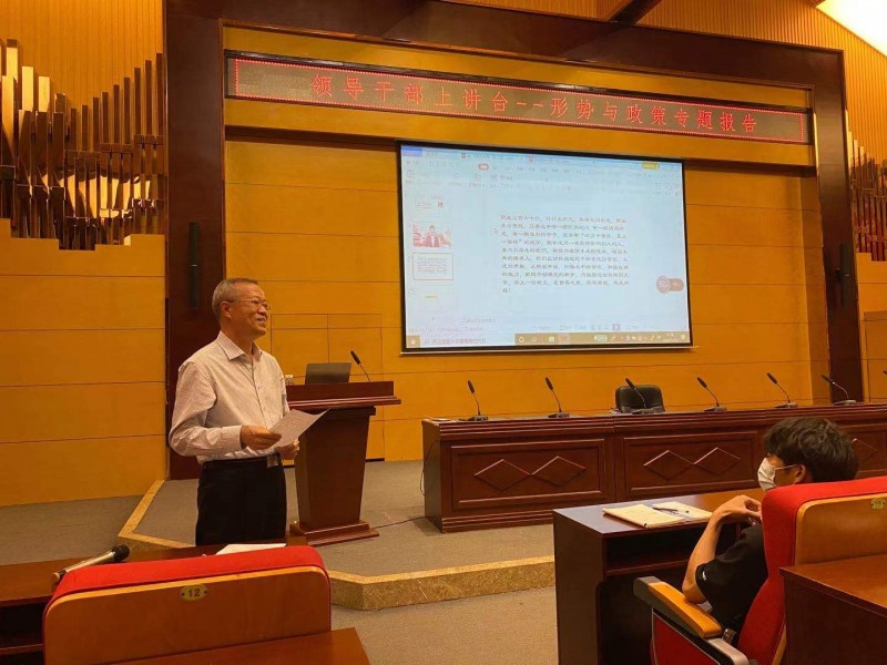 党委副书记 院长温景文为大学生讲授思政课3