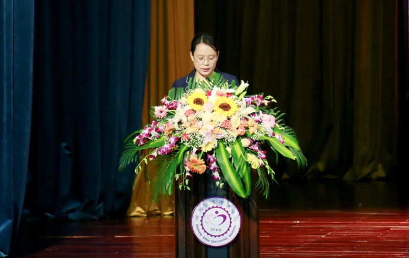 副院长李厚艳宣读