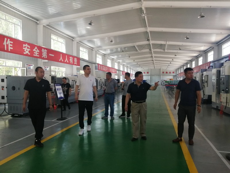 4、学校开展2021年暑假前实验室安全检查工作2 (1)