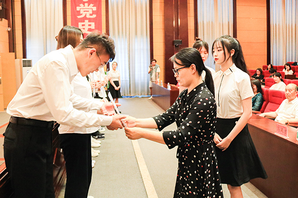 3、首届辽宁省大学生城市文化创意设计大赛表彰大会暨2021年第二届辽宁省大学生城市文化创意设计大赛启动仪式在beat365举行 (4)