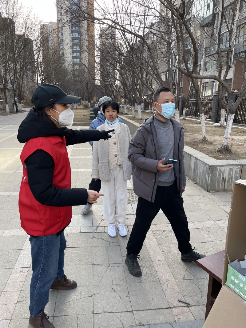 1、已发-学校新闻-党委宣传部-beat365教师志愿者下沉一线 积极参加社区疫情防控志愿服务工作 (4)