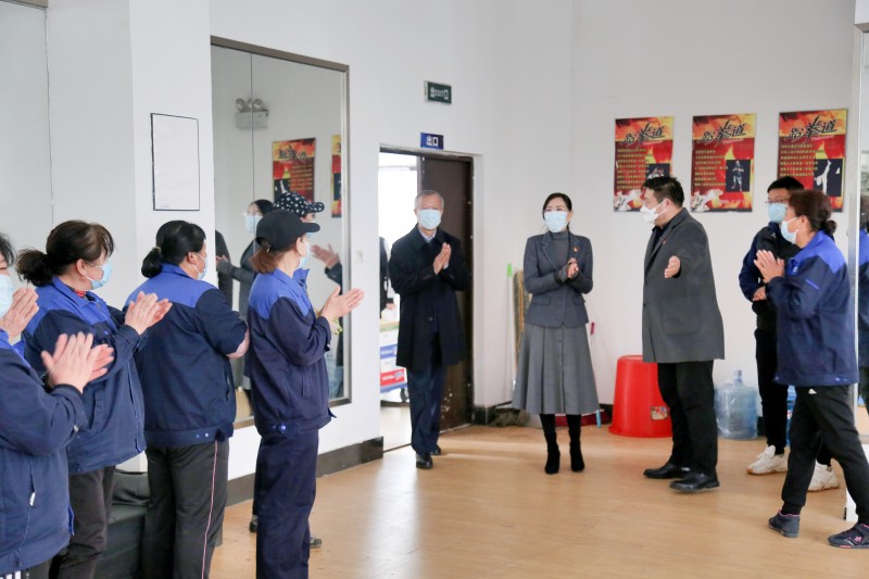 5、、已发-学校新闻-组织部-学校党政领导慰问住校值守教职工(2)