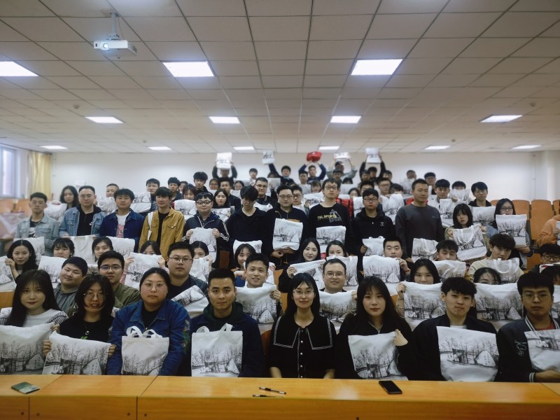 3、建筑与规划学院开展“建院送上温馨毕业“季”忆”主题活动