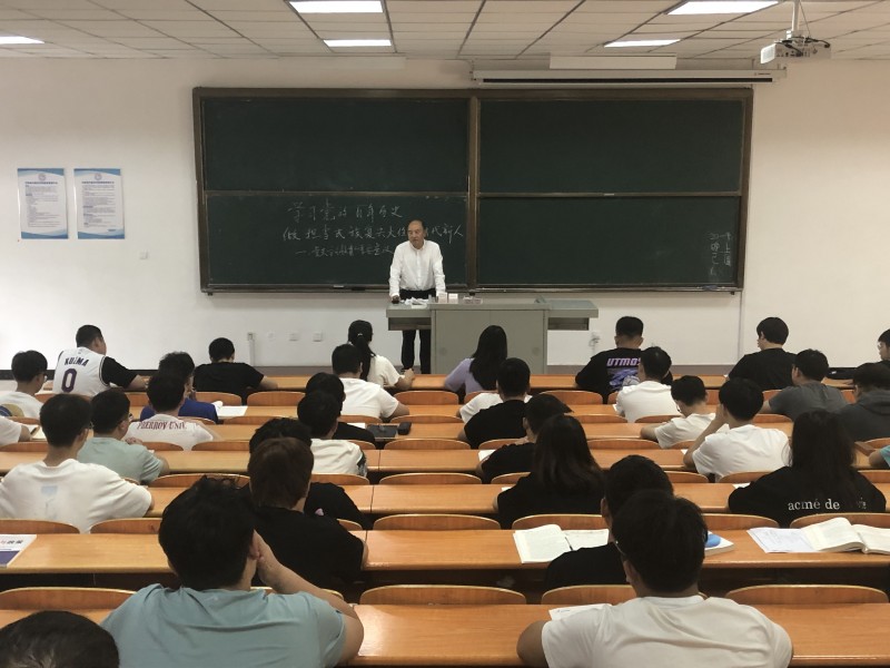 8、学院党委书记崔景懿为机械工程学院学生讲授思政课