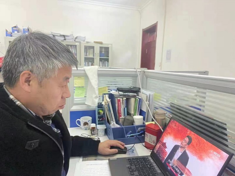 2、学校组织学生党员观看党课开讲啦第三期 (1)