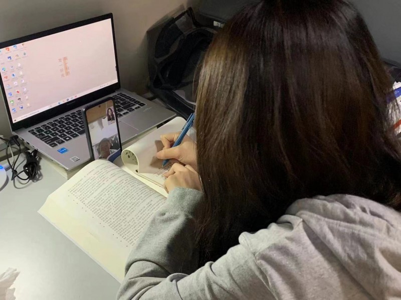 6、信息与控制工程学院开展“学生党员与学困生一对一结对帮扶活动” (1)