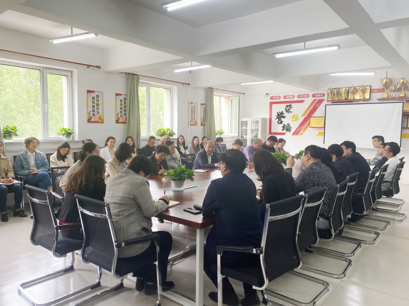 管理系召开教师座谈会1